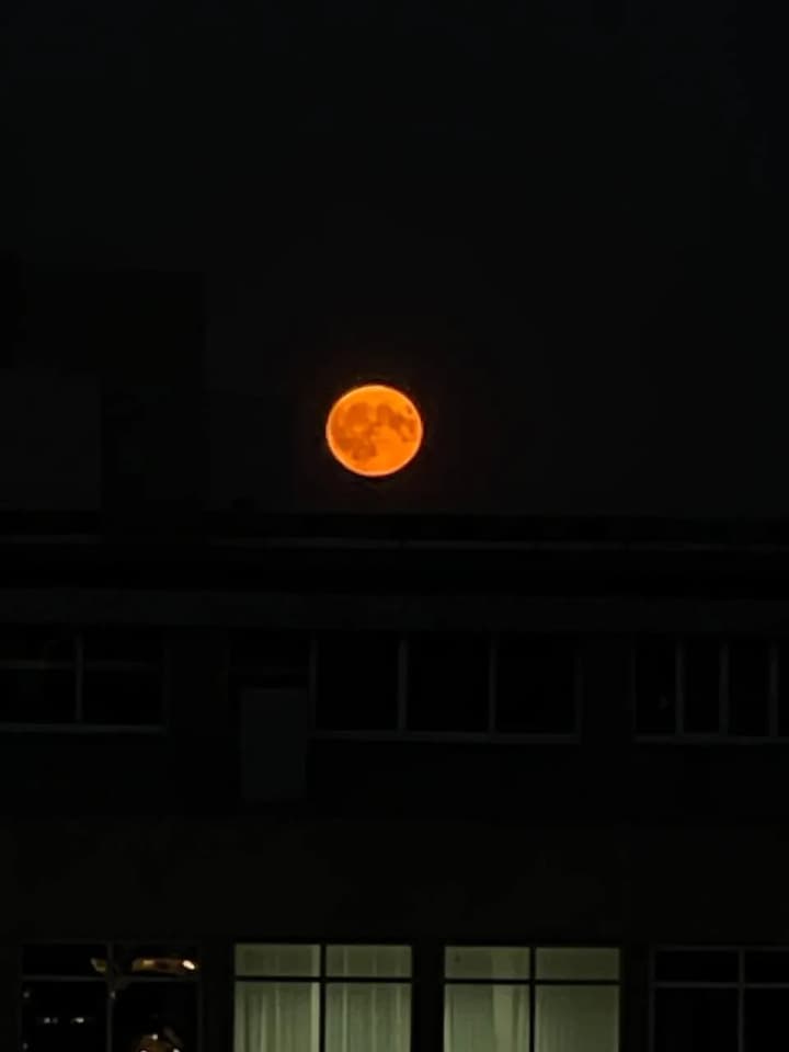 Над Україною зійшов рідкісний Супермісяць