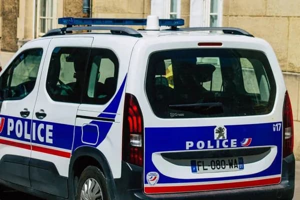 The attacker who took employees of a restaurant near Paris hostage has been arrested