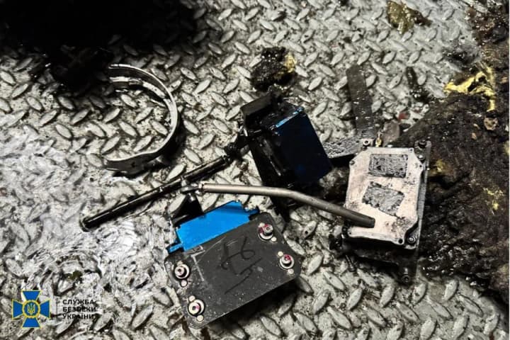 Пошкодження саркофага на ЧАЕС: в СБУ показали уламки дрона