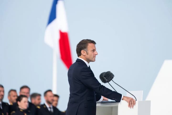 Macron: peace cannot be achieved at any cost and under Russian dictatorship