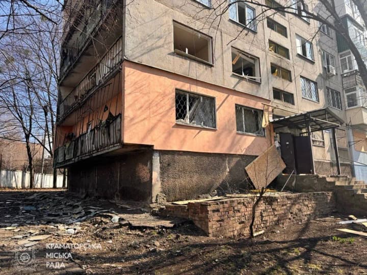Росіяни завдали удару по освітніх закладах Краматорська, є постраждалі