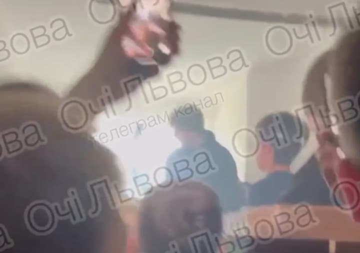 Учні львівського ліцею танцювали під моргенштерна, втрутилася поліція: що відомо