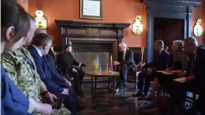 Зеленський та Наусєда обговорили санкції та відбудову України