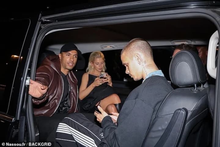 Ромео Бекхем уперше після розриву з колишньою дівчиною був помічений із моделлю Керолайн Даур у Парижі