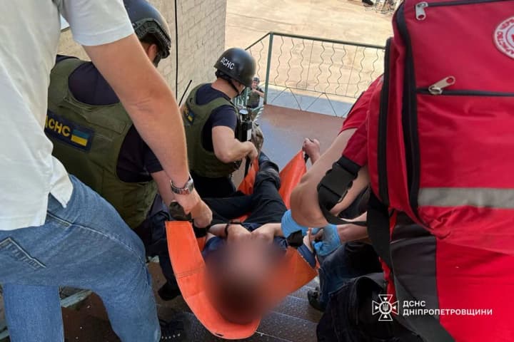 Russians wounded energy workers in Dnipropetrovsk region, killed a man in Nikopol