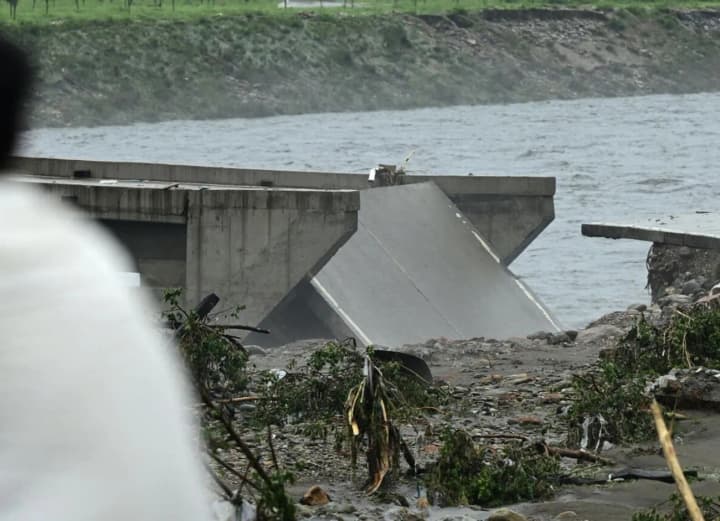 У північному Китаї безпрецедентні зливи: щонайменше 38 людей загинули, 80 000 - евакуйовані