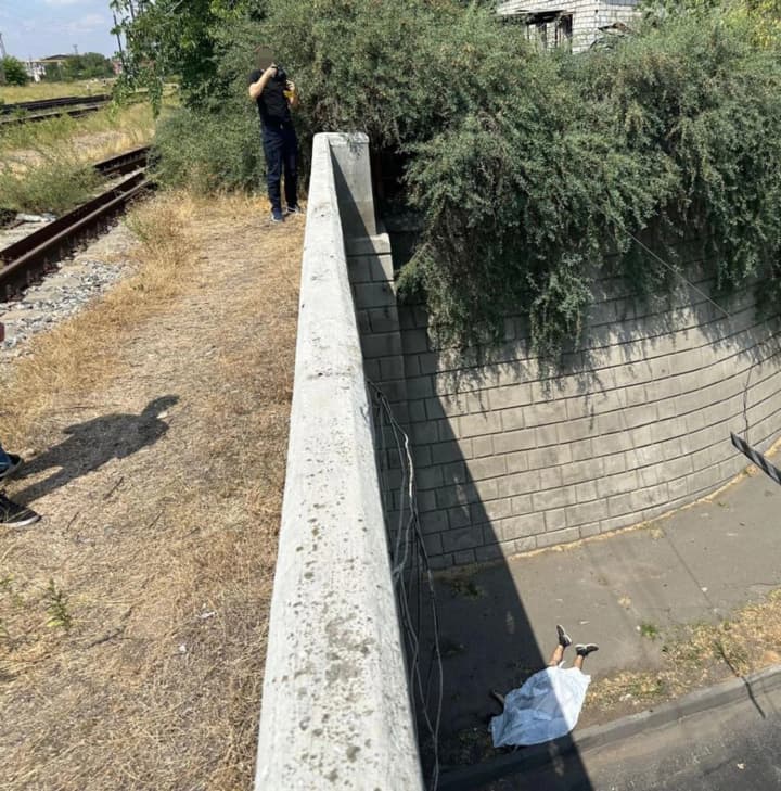 У Миколаєві чоловік розбився на смерть, стрибнувши з мосту під час втечі від ТЦК - ДБР