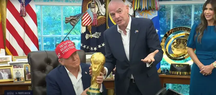 "Можна я заберу його собі?": Трамп спитав Інфантіно, чи може він забрати собі кубок Чемпіонату світу