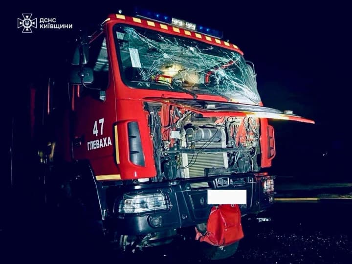 Армія рф атакувала рятувальників на Київщині під час ліквідації наслідків влучання - ДСНС