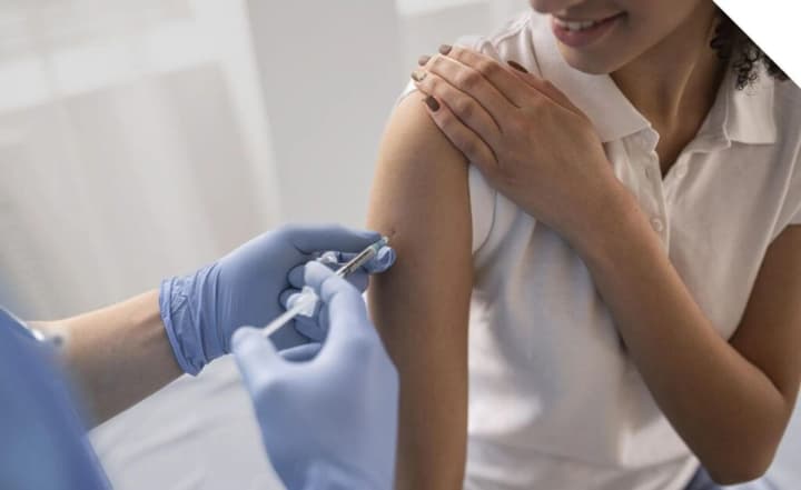 Коли робити щеплення від грипу і як довго триває захист: на початку епідемсезону лікар відповів на основні питання