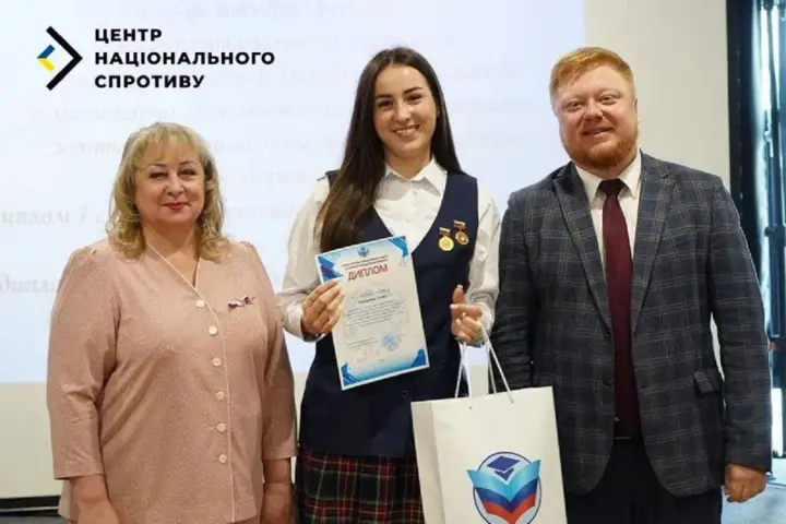 В Луганске оккупанты устроили "день предателя" и наградили учителей-коллаборантов - ЦНС