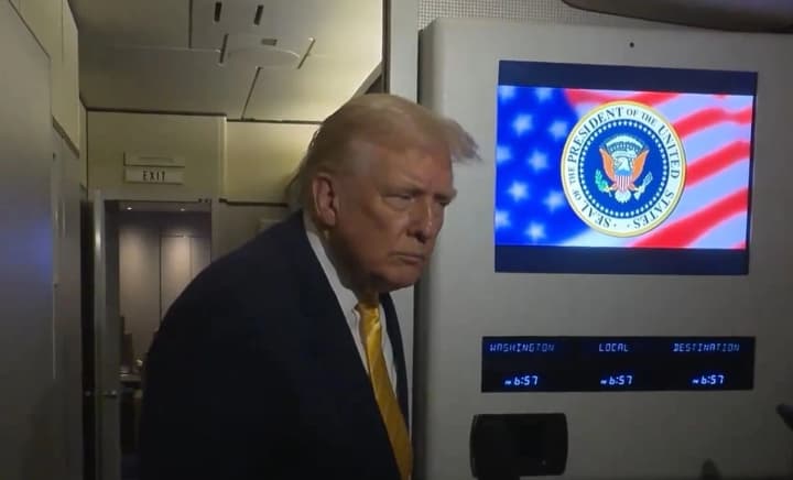 "Тихо, порося!": Трамп обізвав журналістку, яка запитувала про справу Епштейна