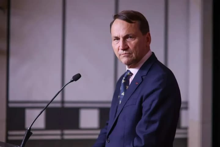 Польща відреагує на диверсію на залізниці не лише дипломатично - голова МЗС