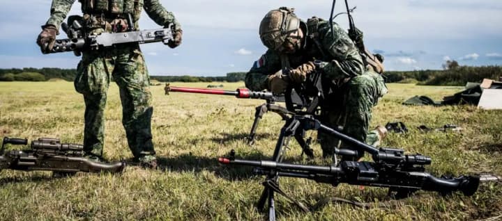 Военные Нидерландов открыли огонь по дронам над авиабазой: что известно