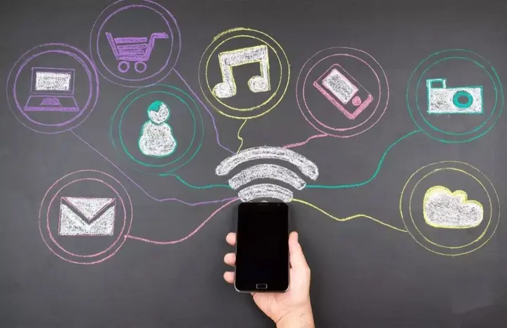 Зеленский подписал закон для улучшения мобильного интернета и связи в Украине: что изменится