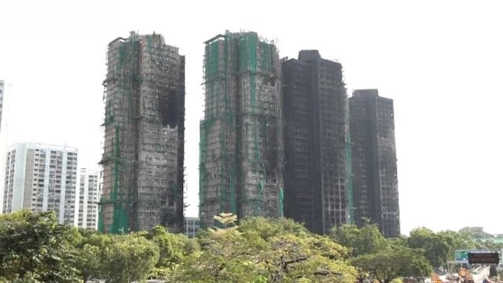 Число жертв пожара в Гонконге продолжает расти, идут последние поиски выживших в 7 башнях