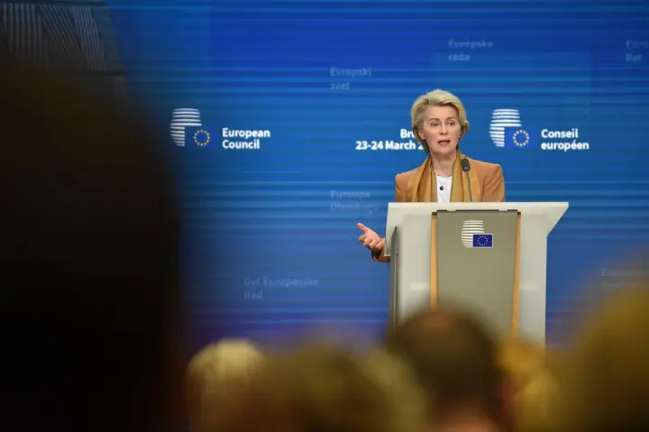 "Було позитивно сприйнято": фон дер Ляєн заявила, що адміністрацію Трампа повідомили про плани на "репараційний кредит" з активів рф