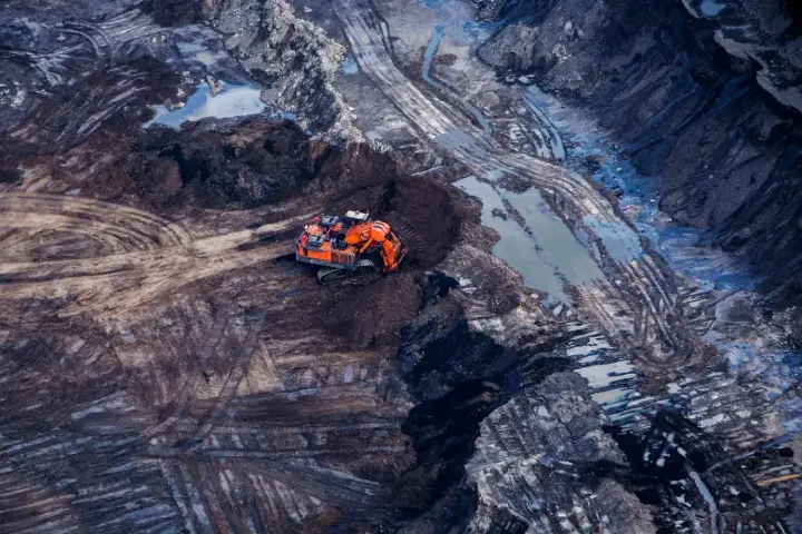 Канадська нафта обвалилася до мінімуму року: надлишок сировини та тарифи Трампа обвалили ціни – Bloomberg