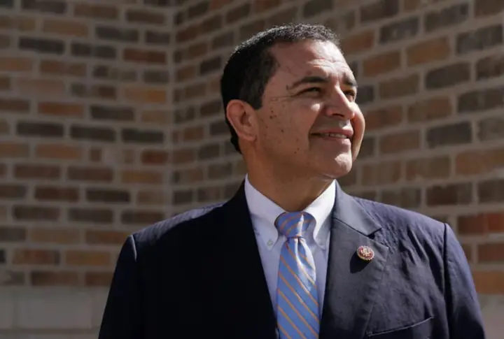 Трамп помилував конгресмена-демократа: звинувачений у хабарництві Генрі Куельяр разом із дружиною звільнений від покарання