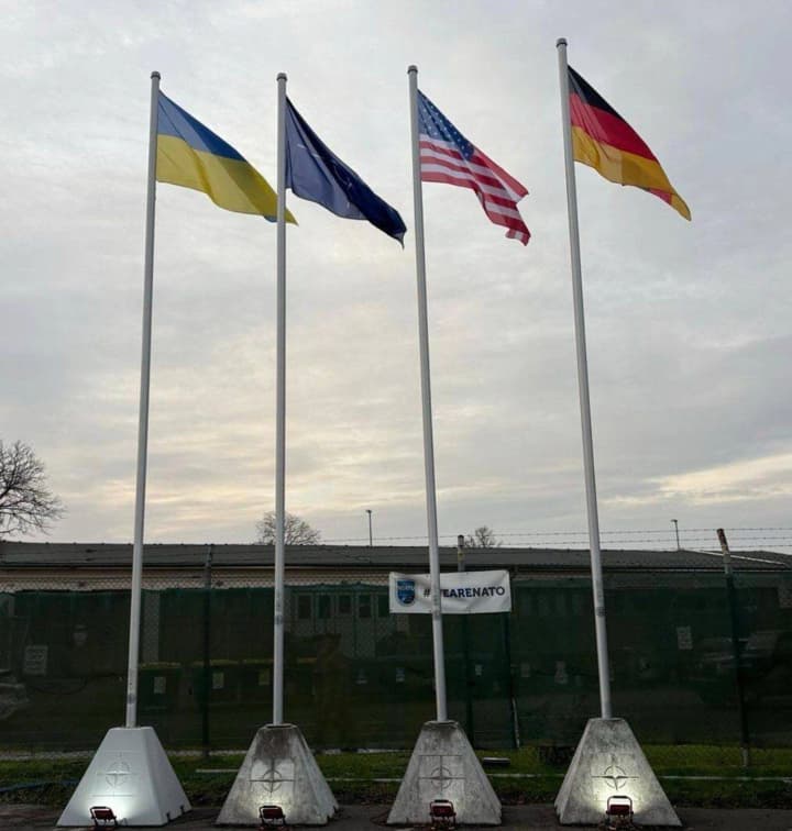 Прапор України підняли в Спеціальній місії НАТО з нагоди Дня ЗСУ: 35 держав-партнерів долучились до урочистостей