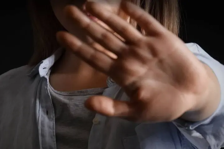 Група підлітків побила та принижувала 14-річну дівчину на камеру, відкрито провадження - прокуратура