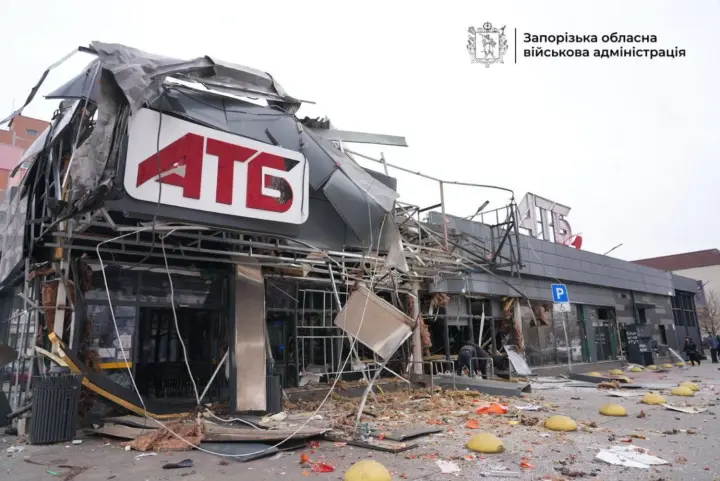 Enemy struck a supermarket in Zaporizhzhia: 6 wounded, including a child