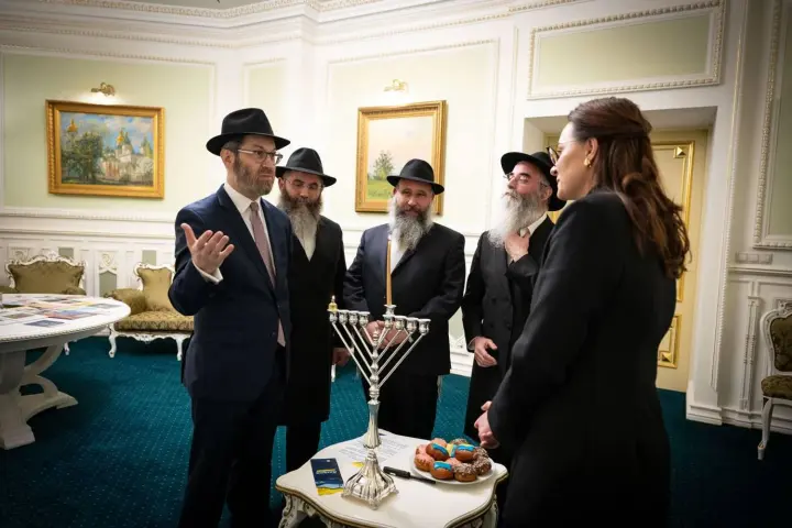 В Доме правительства Украины зажгли Ханукию, во время церемонии Свириденко выразила соболезнования народу Австралии после теракта