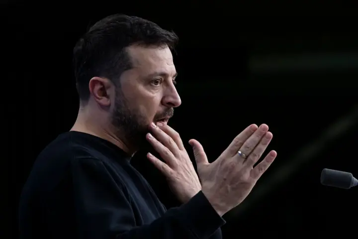 "Ни де-юре, ни де-факто мы признавать Донбасс российским не будем" - Зеленский