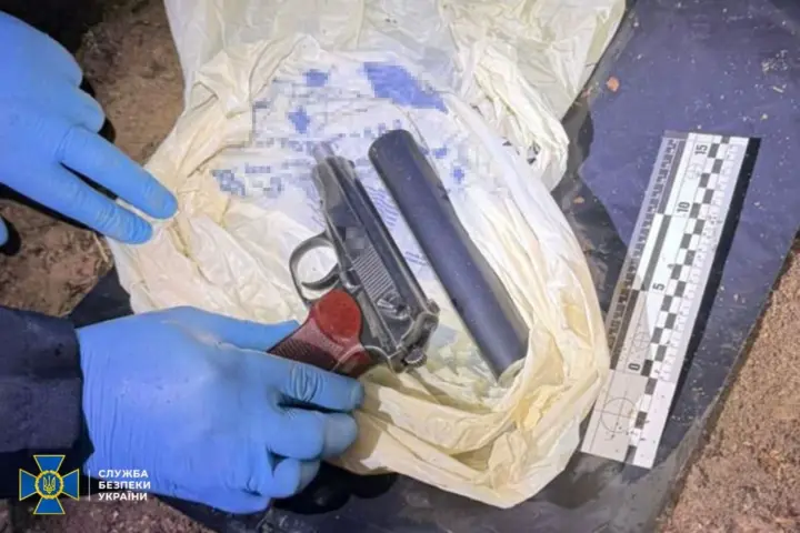 SBU showed the found Makarov pistol of the killer, which was used to kill Andriy Parubiy