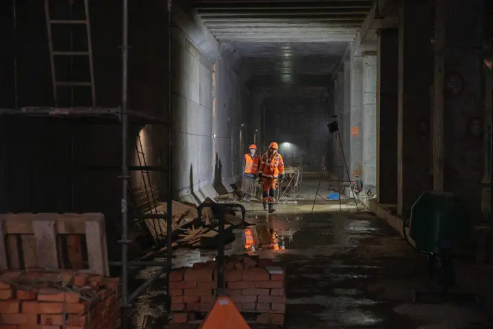 Работы продолжаются сразу на 6-ти площадках круглосуточно: Кличко показал фото строительства метро на Виноградарь