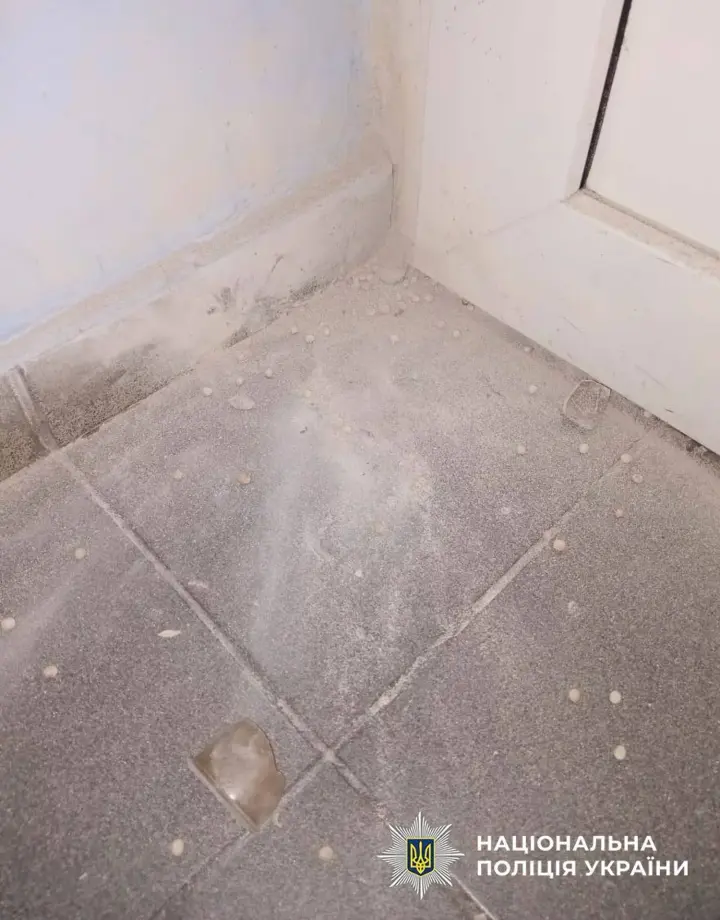 For fun and video: in a capital school, a high school student threw an airsoft grenade, which detonated