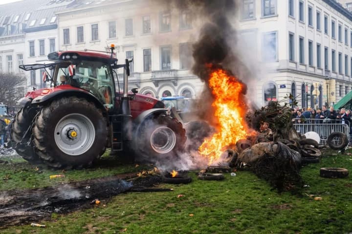 In Belgium, farmers protested against free trade with South America, police dispersed activists