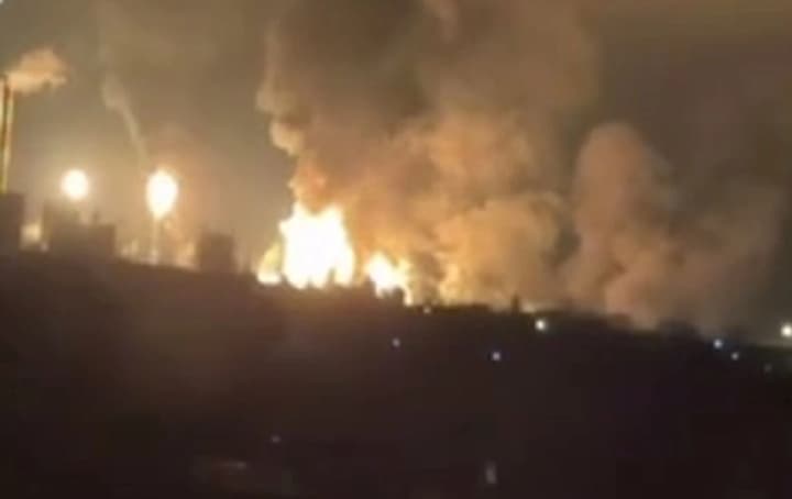Дрони атакували хімзавод у ставропольському краї рф, виникли масштабні пожежі - ЗМІ