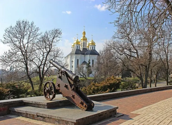 Ворог атакував об'єкт критичної інфраструктури у Чернігові, спалахнула пожежа