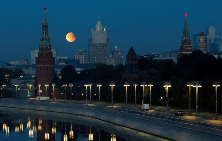 Ядерні амбіції у космосі: росія планує звести атомну електростанцію на Місяці за десять років