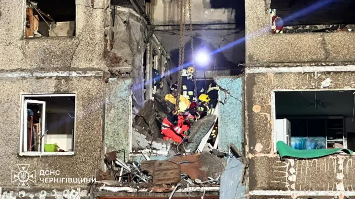 Russian attack on Chernihiv: emergency rescue operations continue