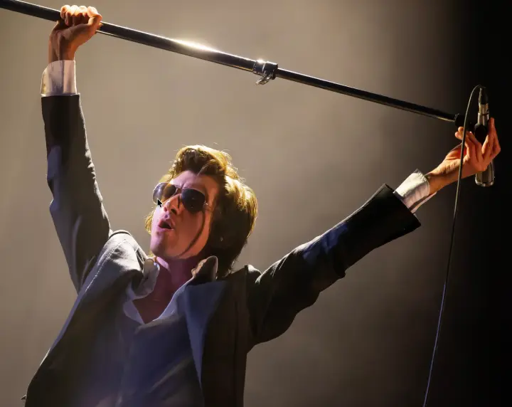 "Arctic Monkeys" return with first release in four years to support children affected by wars