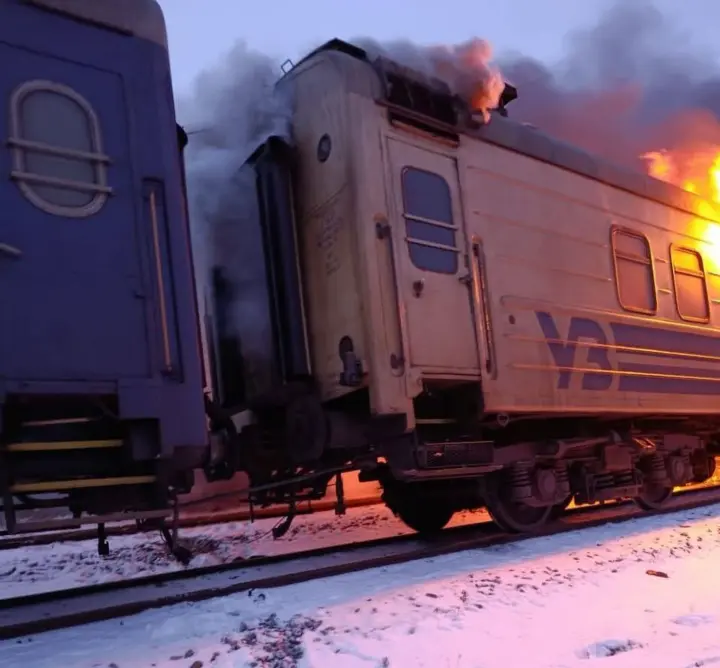 рф трьома "шахедами" атакувала пасажирський поїзд “Барвінкове - Львів - Чоп”, є поранені