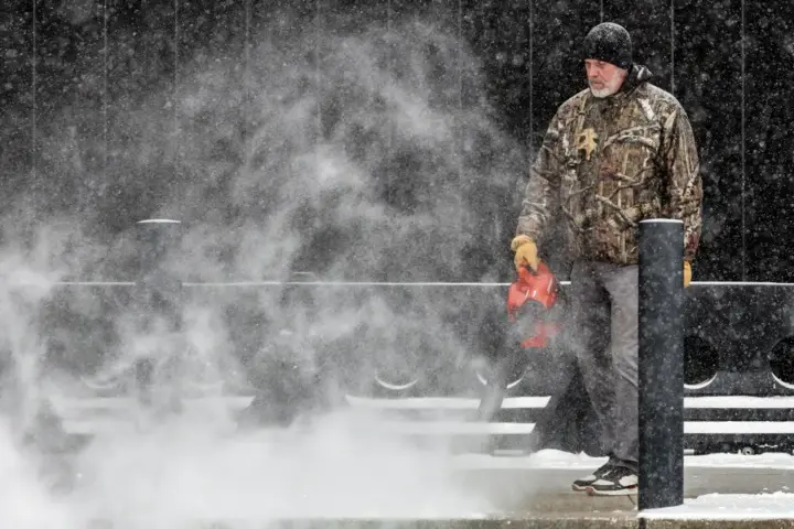 Екстремальне похолодання в США супроводжується рідкісним явищем "морозними землетрусами" – що це таке