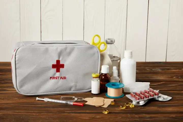 Home first aid kit in winter during the war: what to check and what can be bought in one evening