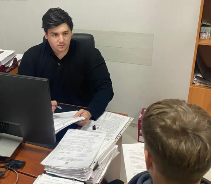 У Києві затримали двох юнаків: їх підозрюють у шахрайстві з дронами на понад 600 тис. гривень