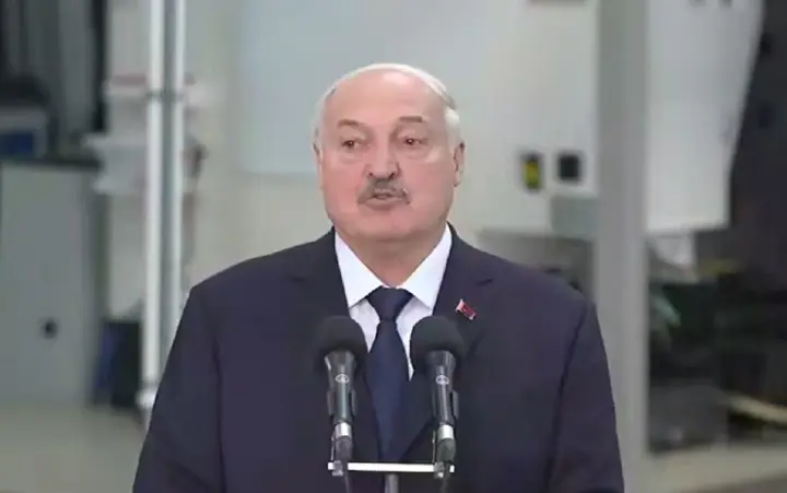 "A shovel in hand and clear the snow": Lukashenka revealed the secret of female beauty