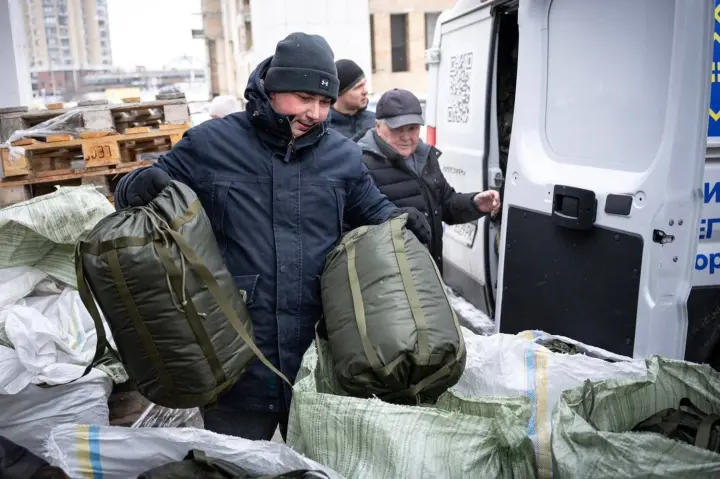 The first 10,000 "Warmth Packages" were received by residents of Kyiv and the region: what's inside
