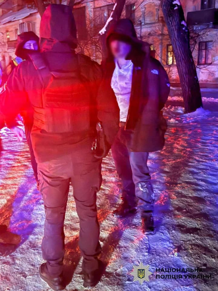 В Киеве мужчина канцелярским ножом изуродовал лицо 17-летнему подростку