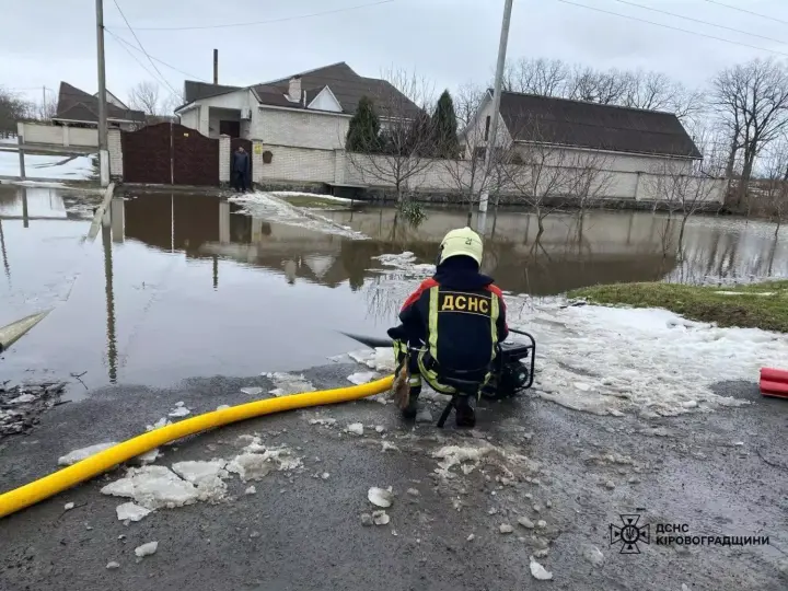 На Кіровоградщині вже підтоплення на тлі відлиги, зачепило будинки і дитсадок