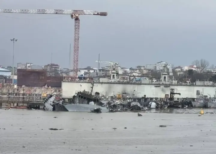 У мережі з’явилися фото наслідків удару Ізраїлю по базі ВМС Ірану в Каспійському морі