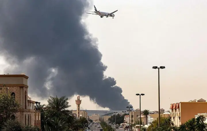 В ОАЭ заявили о 16 перехваченных иранских ракетах и 42 дронах