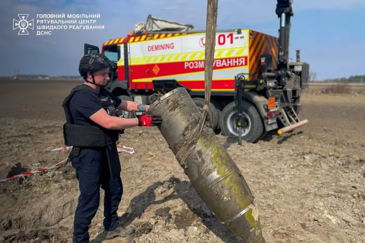 Саперы в Киевской области обезвредили боевую часть гиперзвуковой ракеты "Кинжал"