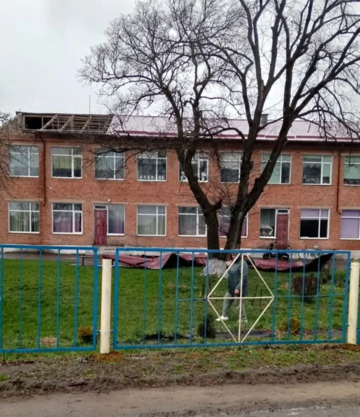 Ураган пронесся по западным областям - есть перебои со светом и повреждения