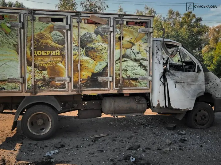 Окупанти прицільно вдарили дроном по машині з хлібом на Сумщині